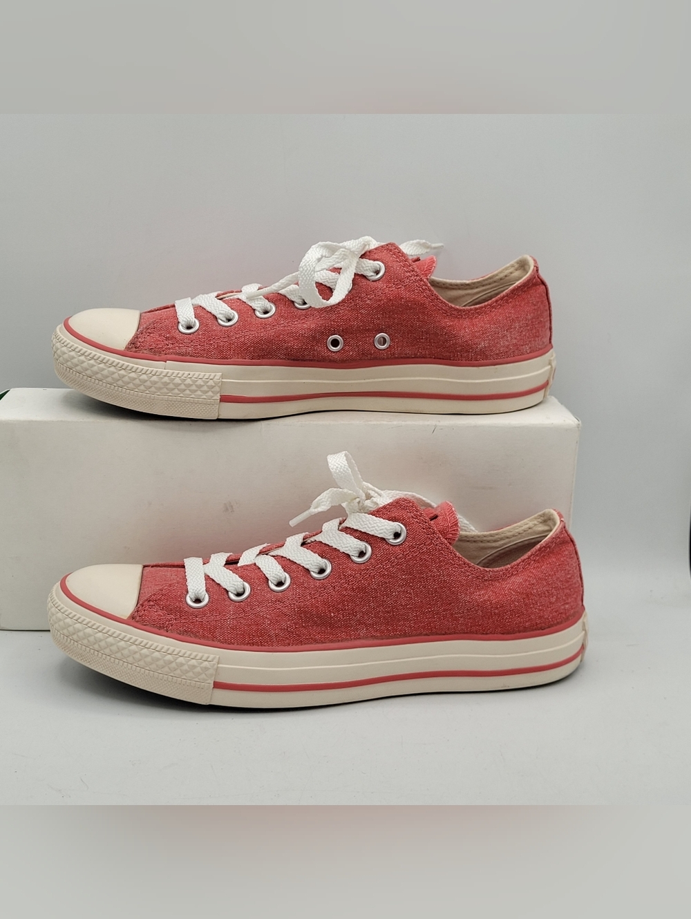 Converse Size 7 In Mens 9 In Womens - Picture 5 of 16